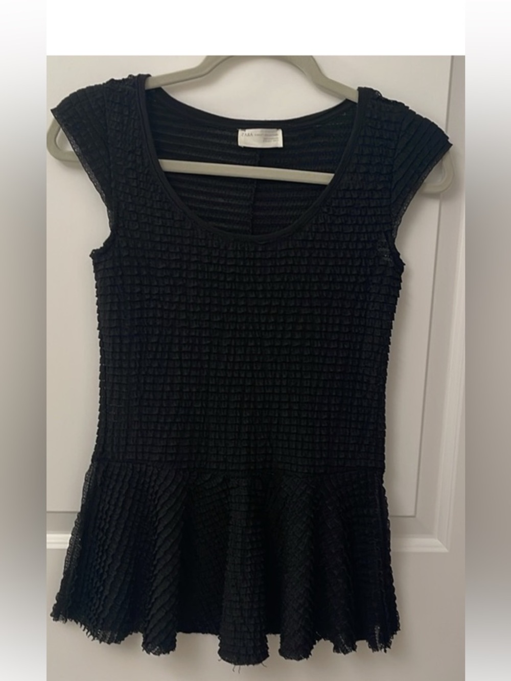 Zara Black Textured Cap Sleeve pentalum Tee